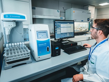 Employees performing TOC analysis as part of chemical characterisation activities for medical device