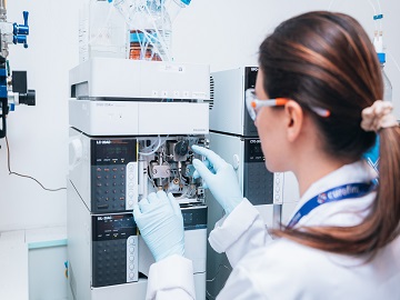 Eurofins employee performing High Performance Liquid Chromatography (HPLC) release testing